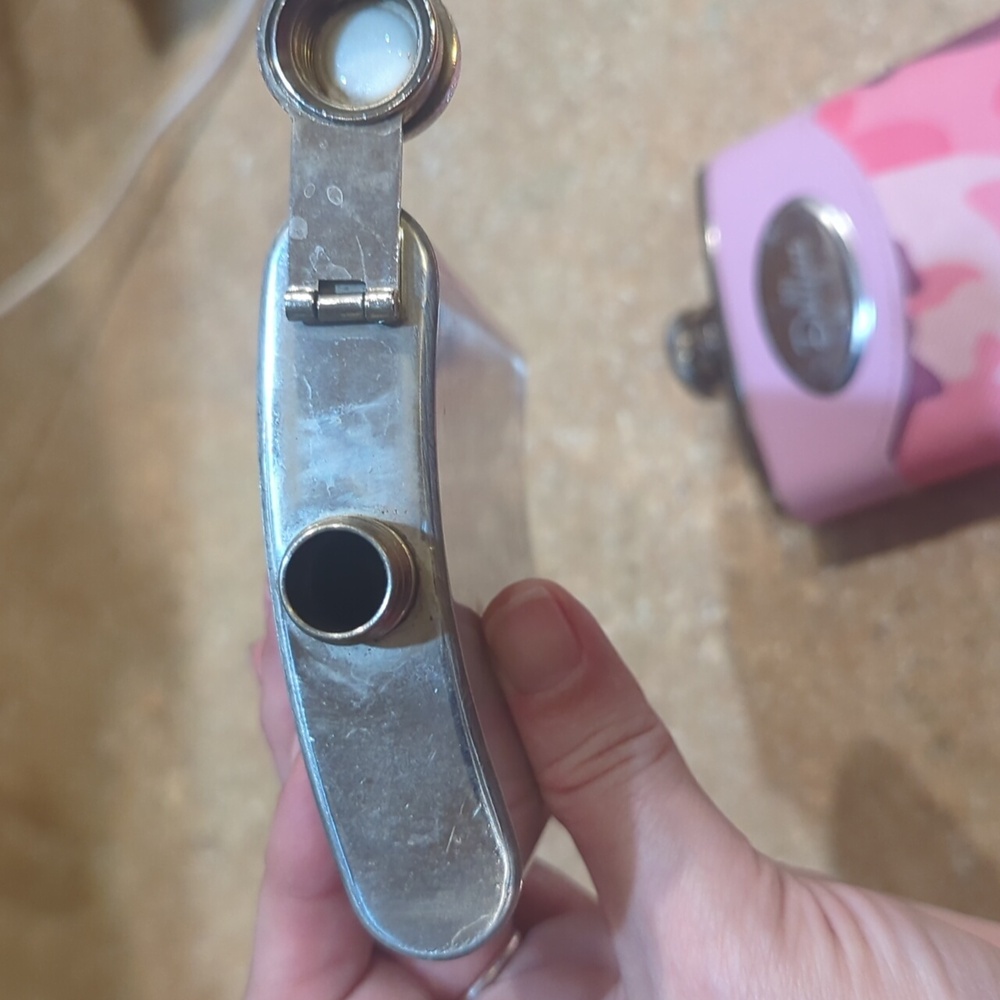 Pin Up Flask - Picture 3 of 3